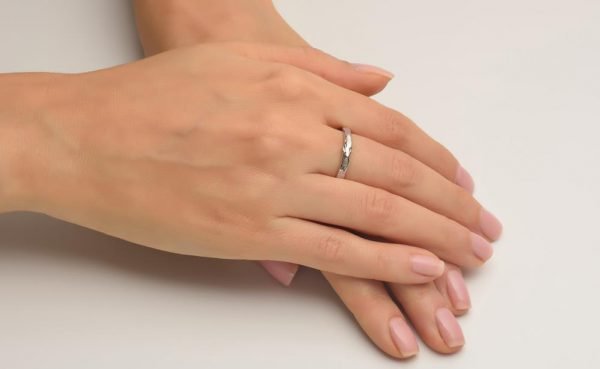 טבעת נישואין ייחודית עשויה זהב לבן Wrap #2 טבעות נישואין