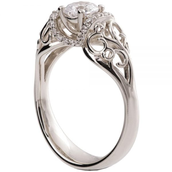 טבעת אירוסין וינטאג’ משובצת יהלומים עשויה זהב לבן ENG #18 טבעות אירוסין
