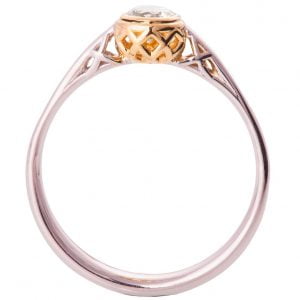 טבעת אירוסין מזהב לבן וצהוב משובצת מואסניט R017 טבעות אירוסין
