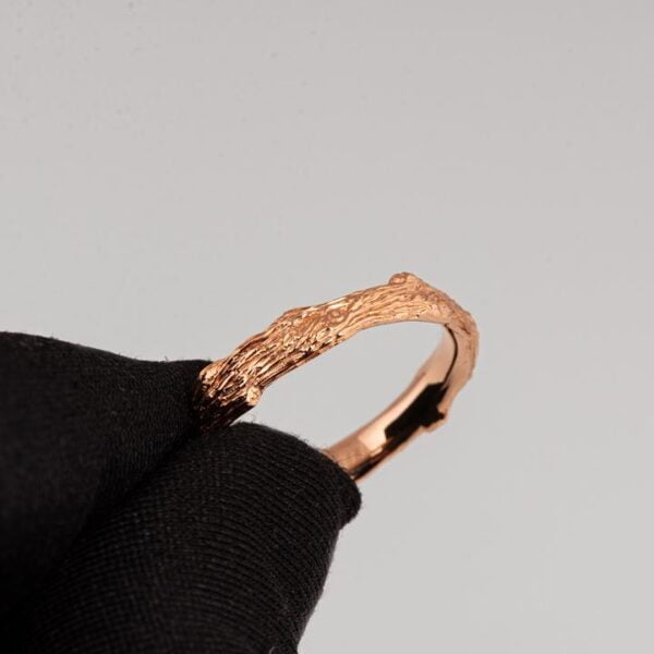 טבעת עדינה בהשראת הטבע עשויה זהב אדום Twig #2 טבעות נישואין