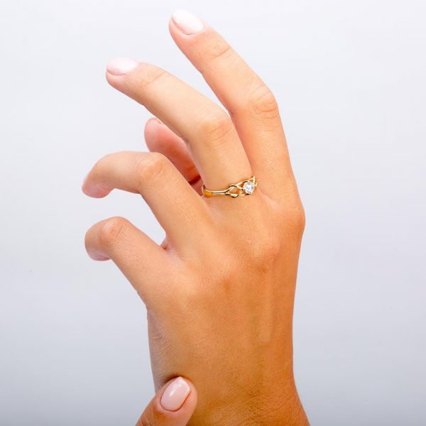 טבעת אירוסין עדינה בסגנון קלטי עשויה זהב אדום ומשובצת אבן רובי ENG#10 טבעות אירוסין