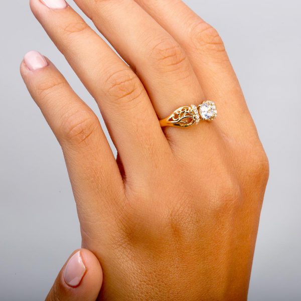 טבעת אירוסין וינטאג’ משובצת יהלומים עשויה זהב אדום ENG #18 טבעות אירוסין