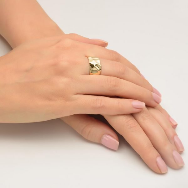 טבעת בעבודת יד בגימור מבריק עשויה זהב צהוב Butter #2 טבעות נישואין