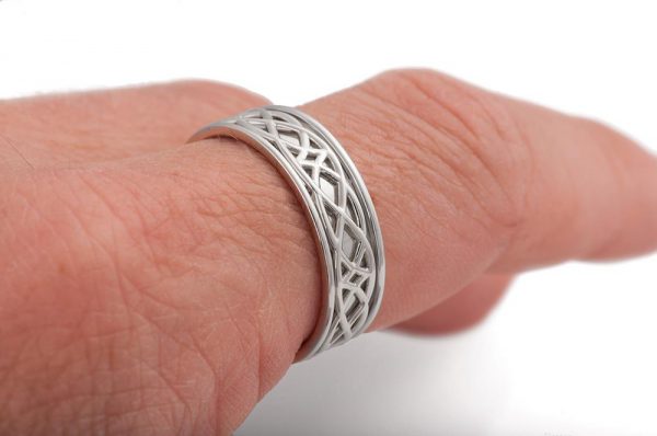 טבעת נישואין בסגנון קלטי עשויה פלטינה – ENG9MW טבעות נישואין