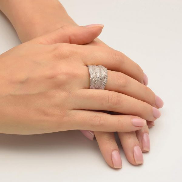 טבעת בטקסטורה מיוחדת עשויה זהב לבן Goldan Rag #3 טבעות נישואין