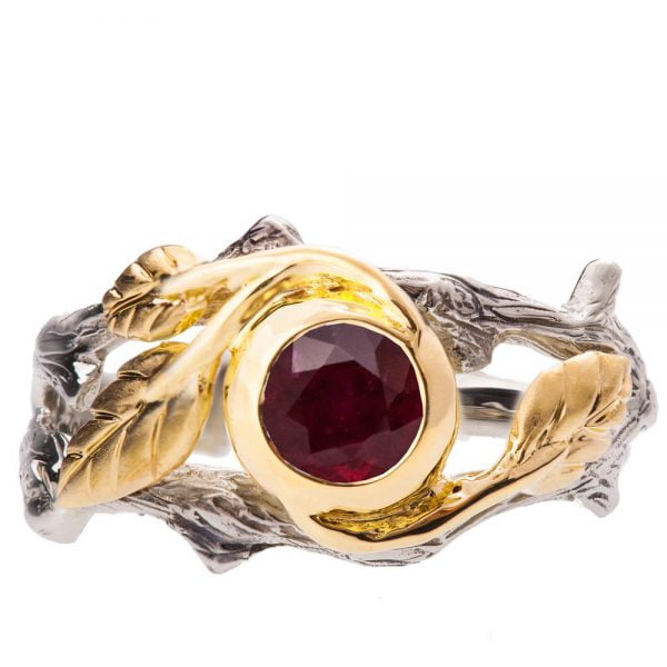 טבעת אירוסין בהשראת הטבע עשויה זהב לבן וצהוב ומשובצת באבן רובי TWIG #8 טבעות אירוסין