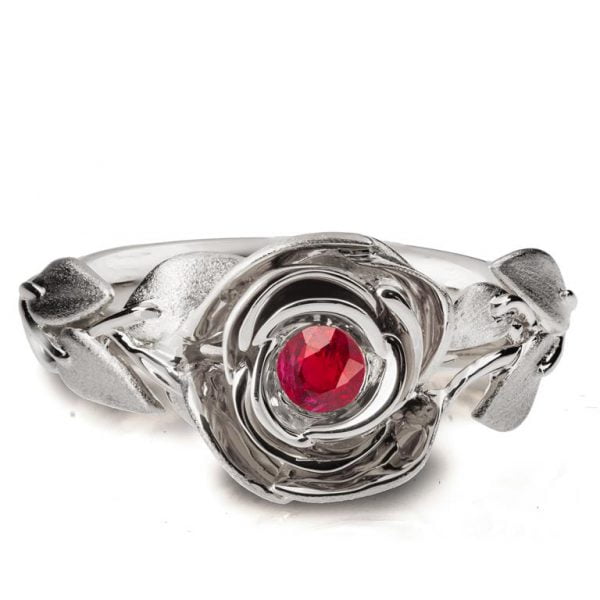 טבעת אירוסין בעיצוב ורד אלגנטי עשויה פלטינה ומשובצת באבן רובי ROSE #1 טבעות אירוסין