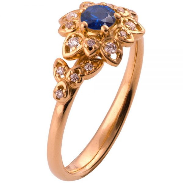 טבעת אירוסין עדינה בעיצוב פרח עשויה זהב אדום ומשובצת ספיר טבעי #FLOWER2B טבעות אירוסין