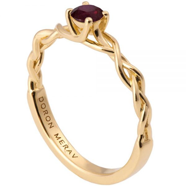טבעת אירוסין קלועה ומשובצת באבן רובי עשויה זהב צהוב BRAIDED#2S טבעות אירוסין