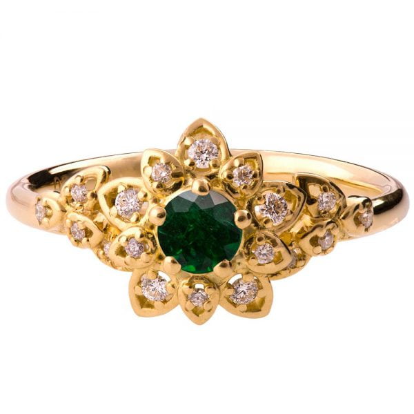 טבעת אירוסין מעודנת בעיצוב פרח משובצת אמרלד בזהב צהוב #FLOWER2B טבעות אירוסין
