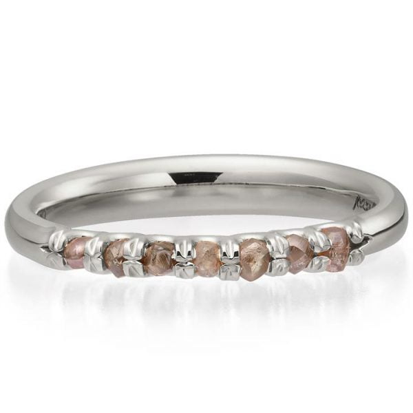טבעת ייחודית בשיבוץ יהלומי גלם עשויה פלטינה טבעות נישואין