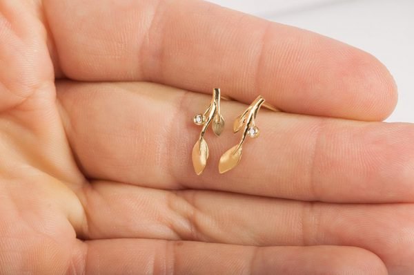 Leaf Earrings Platinum and Diamonds Catalogue