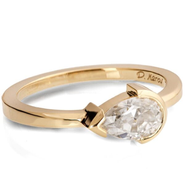Horizontal Set Pear-Shaped Minimalistic Diamond Engagement Ring Catalogue